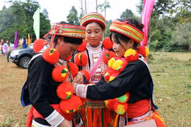 Trang phục của người Dao Đỏ tỉnh Tuyên Quang. (Ảnh: Quang Đán/TTXVN)