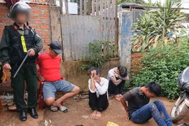 Một số đối tượng bị bắt giữ. (Ảnh: TTXVN)