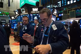 Giao dịch viên tại Sàn giao dịch chứng khoán New York, Mỹ. (Ảnh: AFP/TTXVN)