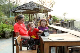 Loại hình du lịch cộng đồng sinh thái homestay ở xã Tả Van hấp dẫn du khách quốc tế. (Ảnh: Quốc Khánh/TTXVN)