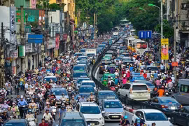 Ùn tắc giao thông là cơm bữa với người dân Thủ đô trong điều kiện hạ tầng không theo kịp với sự phát triển tốc độ nhanh chóng của xe cá nhân. (Ảnh: PV/Vietnam+) 