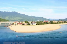 Một góc vịnh Lăng Cô. (Ảnh: Huy Hùng/TTXVN)
