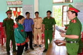 Cơ quan Công an thông qua quyết định khởi tố bị can đối với Nguyễn Thị Hảo. (Ảnh: Phan Quân/TTXVN)
