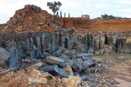 Một công trình khai thac đá. (Nguồn: TTXVN)