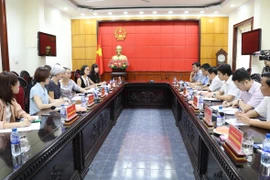 Buổi làm việc giữa đoàn công tác với lãnh đạo Ủy ban Nhân dân tỉnh Ninh Bình. (Ảnh: Ninh Đức Phương/TTXVN)