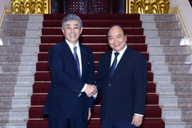 Thủ tướng Nguyễn Xuân Phúc tiếp Bộ trưởng Quốc phòng Nhật Bản Takeshi lwaya. (Ảnh: Thống Nhất/TTXVN)