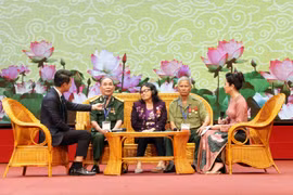 Giao lưu giữa các đại biểu thương binh nặng tiêu biểu toàn quốc năm 2019 tại buổi gặp mặt. (Ảnh: Anh Tuấn/TTXVN) 