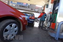 Một cửa hàng bán xăng ở thủ đô Cairo của Ai Cập. (Ảnh: AFP/TTXVN)
