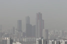 Không khí chứa bụi mịn bao phủ thủ đô Seoul, Hàn Quốc ngày 29/10/2019. (Nguồn: Yonhap/TTXVN)