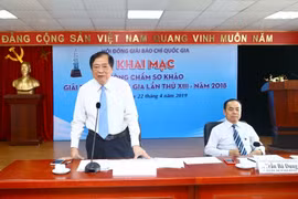 Phó Chủ tịch Hội Nhà báo Việt Nam Mai Đức Lộc, Chủ tịch Hội đồng sơ khảo Giải báo chí quốc gia lần thứ 13 - năm 2018 phát biểu. (Ảnh: Minh Quyết/TTXVN)