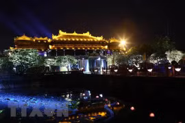 Di tích cố đô Huế về đêm. (Ảnh: TTXVN)