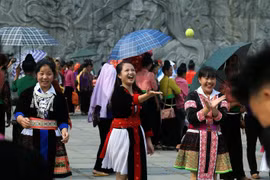 Thi đấu môn ném Pao. (Ảnh: Phan Tuấn Anh/TTXVN) 