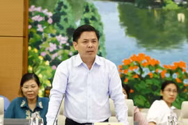 Bộ trưởng Bộ Giao thông Vận tải Nguyễn Văn Thể trả lời các câu hỏi của đại biểu nêu. (Ảnh: Văn Điệp/TTXVN)