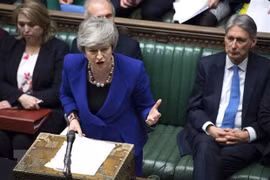Thủ tướng Anh Theresa May (phía trước) trong phiên họp tại Hạ viện ngày 30/1/2019. (Nguồn: THX/TTXVN)