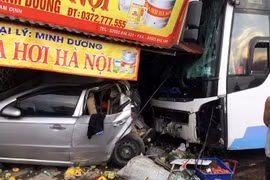 Hiện trường vụ tai nạn. (Ảnh: Văn Đạt/TTXVN)