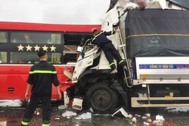 Hiện trường vụ tại nạn. (Ảnh: Nguyễn Oanh/TTXVN)