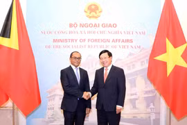 Phó Thủ tướng, Bộ trưởng Bộ ngoại giao Phạm Bình Minh đón Bộ trưởng Bộ Ngoại giao và Hợp tác nước Cộng hòa dân chủ Timor Leste Dionisio da Costa Babo Soares. (Ảnh: Văn Điệp/TTXVN)