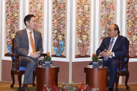 Thủ tướng Chính phủ Nguyễn Xuân Phúc tiếp Phó Chủ tịch Tập đoàn Samsung Lee Jae-yong. (Ảnh: Thống Nhất/TTXVN)