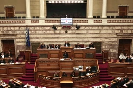 Quốc hội Hy Lạp thông qua gói “thắt lưng buộc bụng” mới