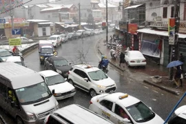 Giao thông ùn tắc nghiêm trọng tại thị trấn Sa Pa. (Ảnh: Thế Duyệt/TTXVN) 