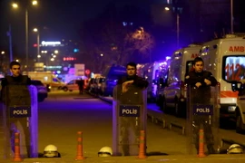 Cảnh sát Thổ Nhĩ Kỳ phong tỏa tại hiện trường sau vụ tấn công. (Nguồn: AFP/TTXVN)