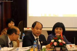 Thứ trưởng Bộ Công thương Việt Nam Nguyễn Cẩm Tú (giữa) tại Hội nghị. (Ảnh: Phạm Kiên/TTXVN) 