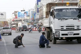 Cảnh sát Thái Lan làm nhiệm vụ tại Hua Hin ngày 12/8. (Nguồn: EPA/TTXVN) 