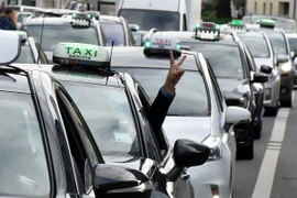 Nhiều sân bay cân nhắc áp dụng kiểm tra vân tay lái xe Uber