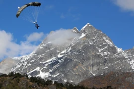 Đến lễ hội dù lượn để ngắm nhìn nước Pháp từ trên cao