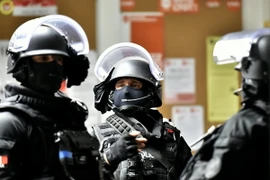 Cảnh sát Pháp tham gia cuộc diễn tập chống khủng bố tại Bordeaux. (Nguồn: AFP/TTXVN)