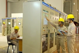 Vận hành phát điện tổ máy số 1. (Ảnh: Ngọc Hà/TTXVN)