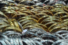 Giá vàng kỳ hạn giảm tuần thứ hai liên tiếp do ảnh tưởng từ Fed