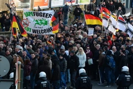 Biểu tình phản đối chính sách về người nhập cư và bạo lực với phụ nữ tại nhà ga Koln, thành phố Cologne ngày 9/1. (Nguồn: AFP/TTXVN) 