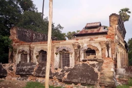 Một ngôi đền ở Seik Phyu, Magway, Myanmar bị hư hại sau trận động đất ngày 24/8. (Nguồn: EPA/TTXVN) 