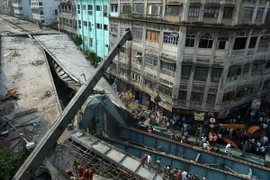 Hiện trường vụ sập cầu. (Nguồn: dailymail.co.uk)