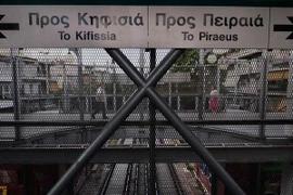 Ga tàu hỏa ở Athens, Hy Lạp đóng cửa ngày 6/5 trong thời gian diễn ra đình công. (Nguồn: AFP/TTXVN) 