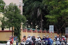 Chỉ hạn chế xe cá nhân khi giao thông công cộng phát triển