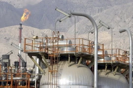 Giá dầu thế giới hồi phục sau khi OPEC dự định giảm cung dầu