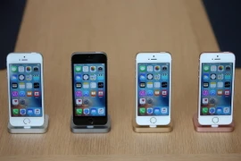 Điện thoại iPhone SE của Apple được giới thiệu tại Cupertino, California, Mỹ ngày 21/3. (Nguồn: AFP/TTXVN)