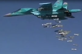 Máy bay Sukhoi Su-34 của Nga tại căn cứ không quân Hamedan, Iran, chuẩn bị tiến hành vụ không kích nhằm vào các mục tiêu IS tại Deir ez-Zor, Syria ngày 18/8. (Nguồn: EPA/TTXVN) 