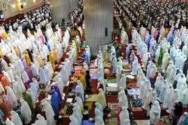 Người Hồi giáo ở Indonesia bước vào tháng lễ nhịn ăn Ramadan