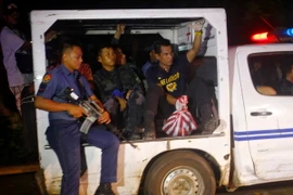 Cảnh sát Philippines làm nhiệm vụ tại khu vực Jolo, tỉnh Sulu ngày 13/6. (Nguồn: EPA/TTXVN) 