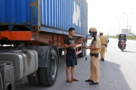Xe quá khổ, quá tải và nạn đổ trộm phế thải hoành hành Thủ đô