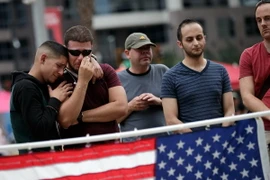 Tưởng niệm các nạn nhân trong vụ xả súng tại Orlando, Florida ngày 15/6. (Nguồn: AFP/TTXVN) 