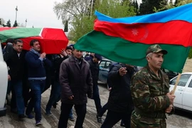Tang lễ một binh sỹ Azerbaijan thiệt mạng trong vụ xung đột với lực lượng Azeri và Armenia. (Nguồn: THX/TTXVN)