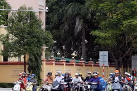 Chỉ hạn chế xe cá nhân khi giao thông công cộng phát triển