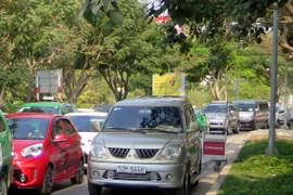 Ùn tắc giao thông trong sân bay Tân Sơn Nhất. (Ảnh: Hoàng Hải/TTXVN) 