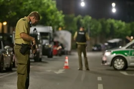 Cảnh sát phong tỏa hiện trường vụ nổ ở Ansbach. (Nguồn: EPA/TTXVN) 