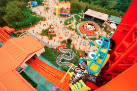 Ra mắt công viên Disney đầu tiên ở Trung Quốc địa lục