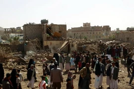 Hiện trường một vụ oanh kích của liên quân quốc tế do Saudi Arabia đứng đầu chống phiến quân Houthi xuống thủ đô Sanaa. (Nguồn: AFP/TTXVN) 